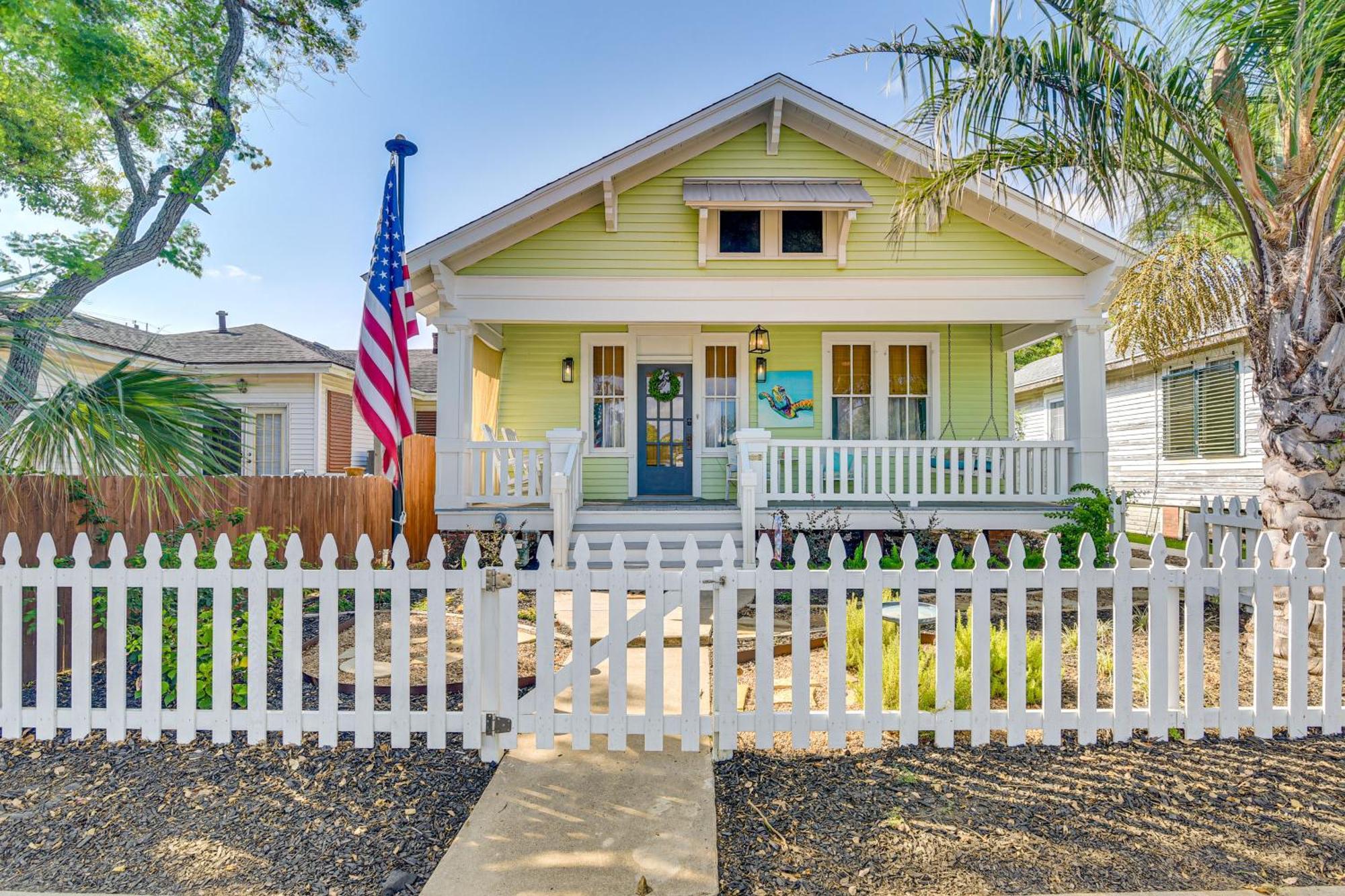 Walk To Galveston Beach Texas Home With Fenced Yard Exterior foto